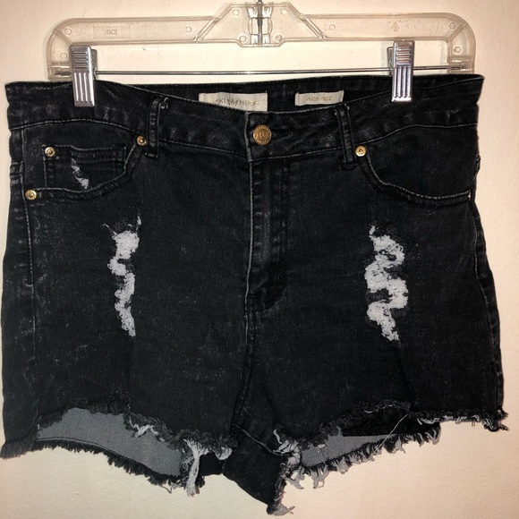 Nicki Minaj highrise black Distress shorts size 9/10 - Picture 5 of 10